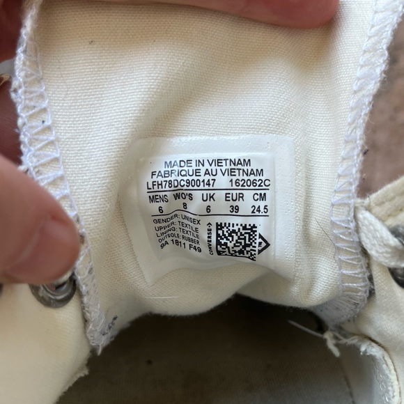 COPY - Converse Chuck 70 low top in parchment size 6 men’s or 8 women’s - Picture 9 of 11